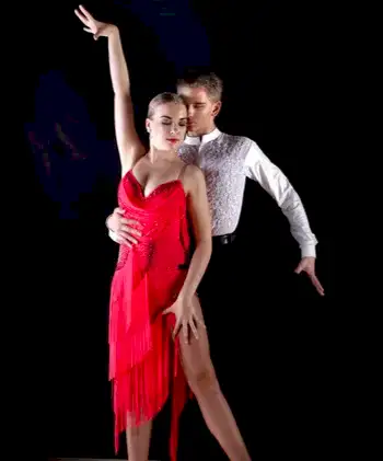 dans akademi iletişim